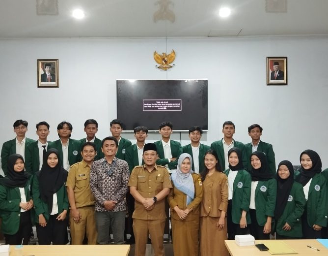Pemerintah Kabupaten Cirebon melalui Dinas Komunikasi dan Informatika Kabupaten Cirebon melakukan pelepasan mahasiswa magang program Merdeka Belajar Kampus Merdeka (MBKM) 2024